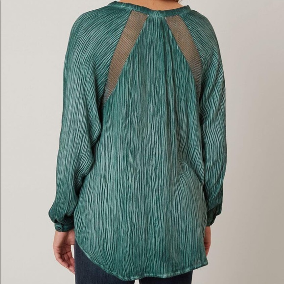 Buckle Honey Belle crinkle henley top, mesh inserts NWOT - Picture 5 of 8